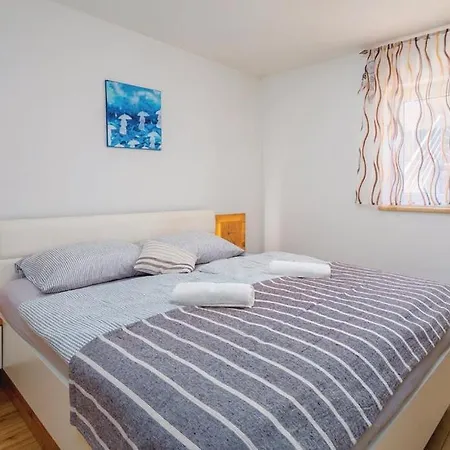 Lela Apartman