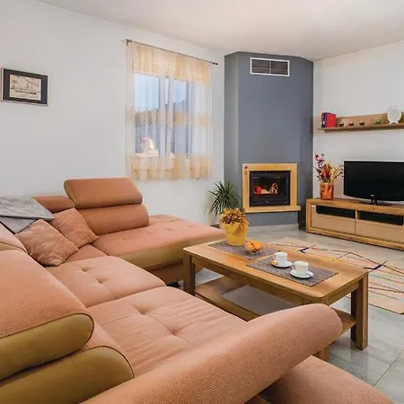 Lela Apartman *