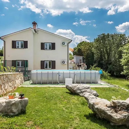 Lela Apartman *