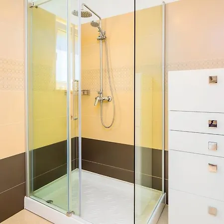 Lela Apartman *