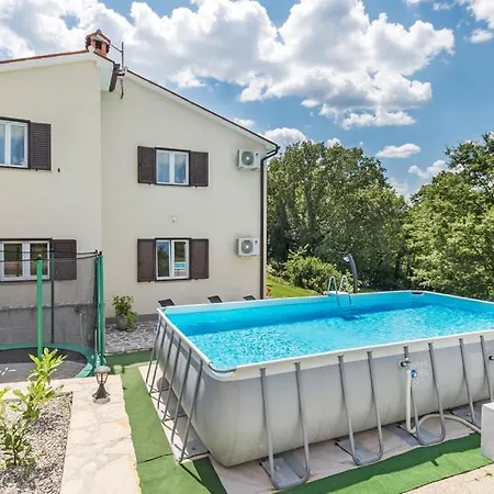 Lela Apartman